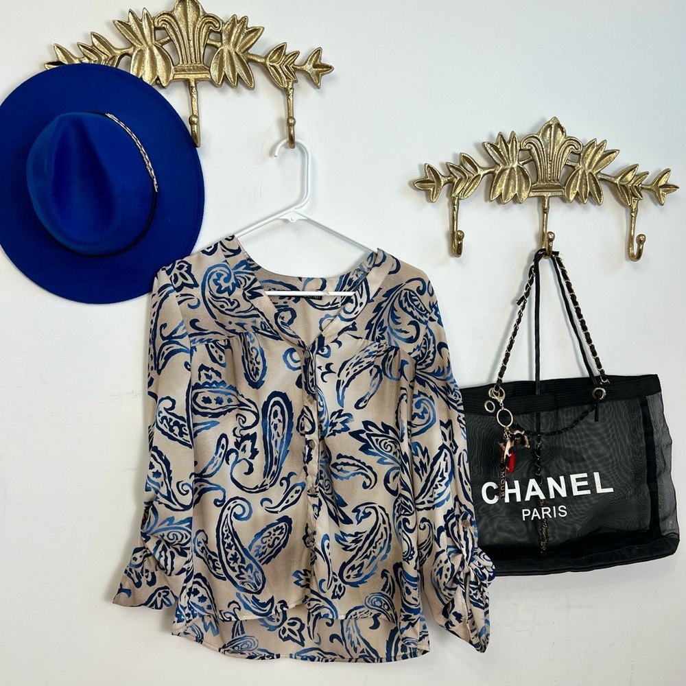 Shabby chic paisley blouse M ptp 20.5” l 25”